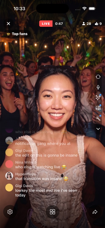 StreamSim simulated live stream with a reactive on-device chat overlay